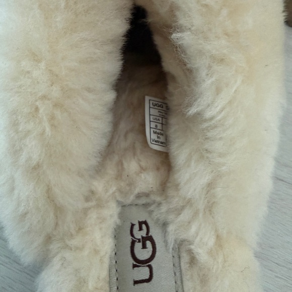 UGG Women's Cream and Tan Sheepskin Slippers on platform - Picture 6 of 9